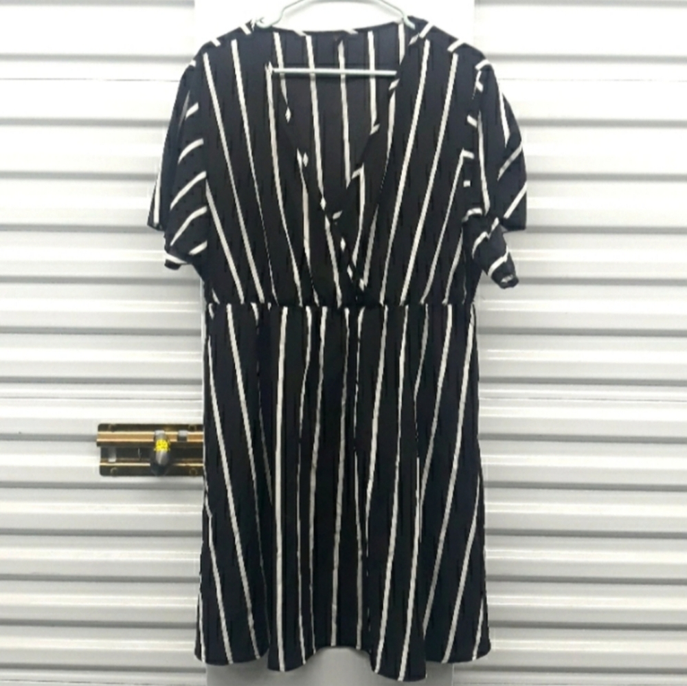 Plus size Black striped dress 2X